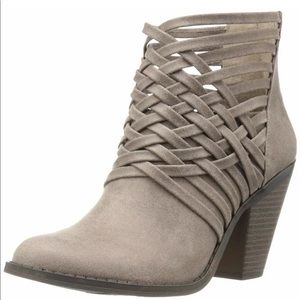 Fergalicious🖤Weever Closed Toe Ankle Boots